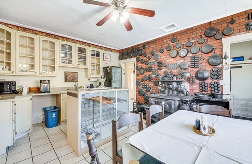 Bristol House | Spacious Round Pond House w/On-Site Trail Access!