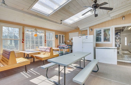 Bristol House | Spacious Round Pond House w/On-Site Trail Access!