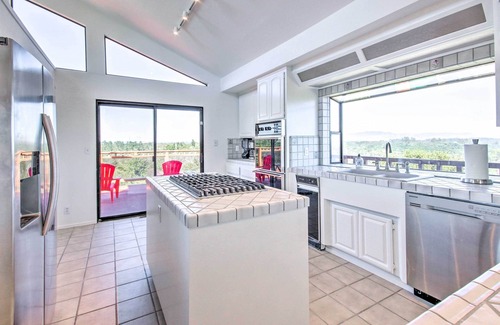 Prunedale House | Spacious Royal Oaks Retreat w/Deck & Views!