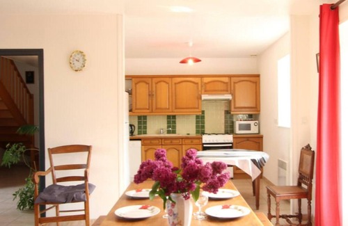 Amfreville Cottage | Spacious Rural House, 10 min from Utah Beach, Sleeps 9, Pet Friendly, Wi-Fi, Parking
