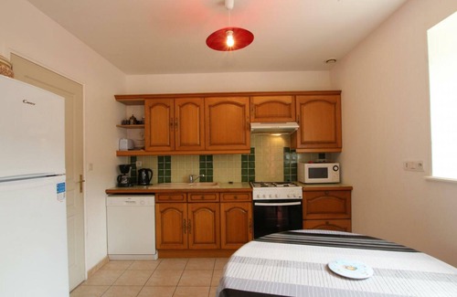 Amfreville Cottage | Spacious Rural House, 10 min from Utah Beach, Sleeps 9, Pet Friendly, Wi-Fi, Parking