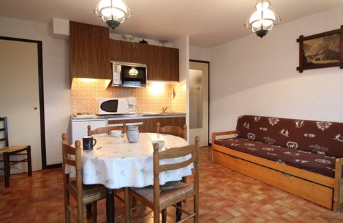 Les Carroz-d'Araches Apartment | Spacious studio 4 ppl, double bed, slopes, parking