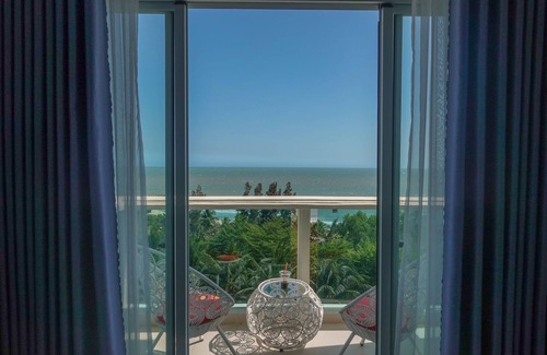 Phu Hai Beach Apartment | Spacious Studio Apartment w/Balcony and Sea View - Free Parking, Private Beach,