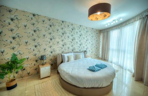 Ta' Xbiex Apartment | Spacious Seafront 3bedrooms, sea view balcony GOTAX-1