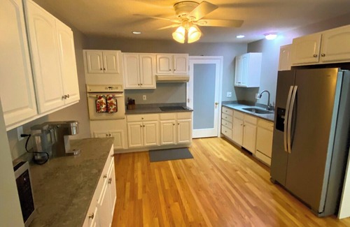 Bristol Apartment | Spacious Serene Sanctuary - 2 Bed 2 Bath Apartment in Bristol