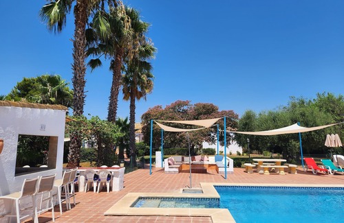 Lora Del Rio House | Spacious Seville Cortijo with large private pool set in orange groves free wifi