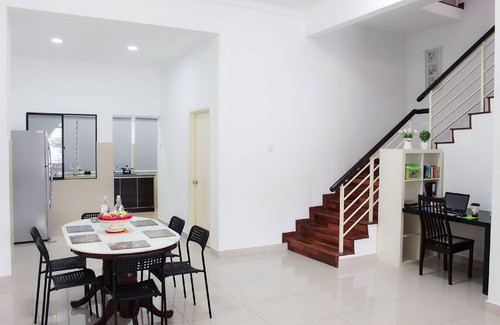 Bandar Puteri Puchong House | ✨Spacious Sparkling Clean Puteri 6 Puchong Table Tennis/TV Game
