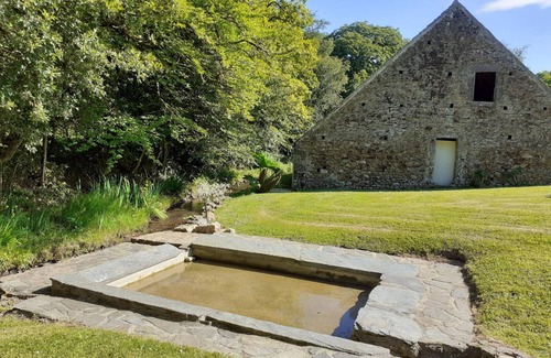 Heauville Cottage | Spacious Stone House with Garden, Close to Beach, Family-Friendly, WiFi, Games Room