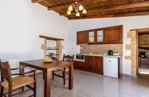 Margarites Villa | Spacious stonebuilt villa in a tranquil setting!