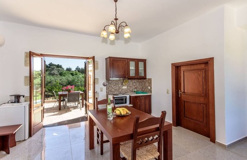 Margarites Villa | Spacious stonebuilt villa in a tranquil setting!