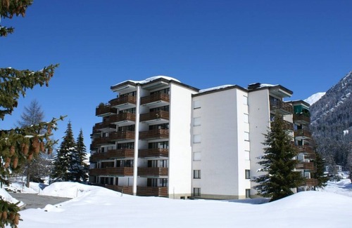 Davos-Dorf Apartment | Spacious studio for 1-3 people. with balcony, swimming pool and sauna, Davos-Dorf