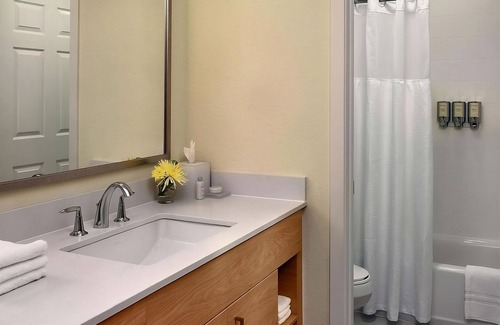Auburn Hills Hotel | Spacious Suite with Outdoor Pool, Kitchen & Free Breakfast at Auburn Hills!