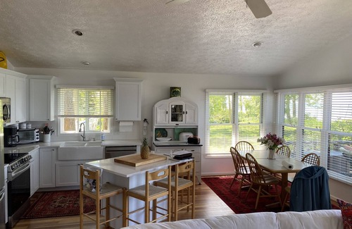 Henderson House | Spacious, sunny, open concept 3 bedroom lakefront house w/deck/private sandbeach