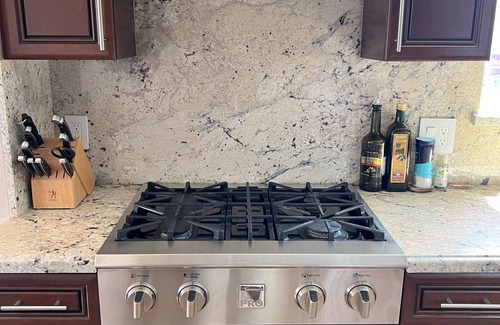 Dolores Heights House | Spacious Sunny Two Bedroom+office Mediterranean Top Floor House