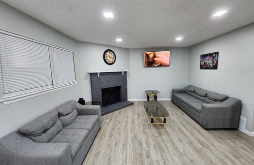 Biggs Field House | Spacious Townhome in El Paso East