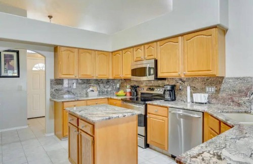 Casas Adobes House | Spacious Tucson Getaway w/Private Hot Tub