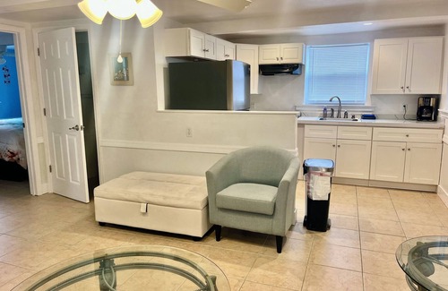 Fort Myers Beach House | Spacious Two King, One Bath, Pool, Tiki Bar, Duplex, One Blk to Times Sq./Beach