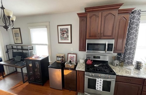 Marlyville - Fontainebleau Apartment | Spacious Uptown/Fountainbleu Home