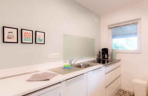 Stinteck Apartment | Spacious vacation apartment with garden, surrounded by greenery.