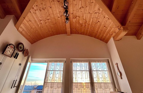 Perlesreut House | Spacious vacation home with views of the Alps, large balcony and terrace.