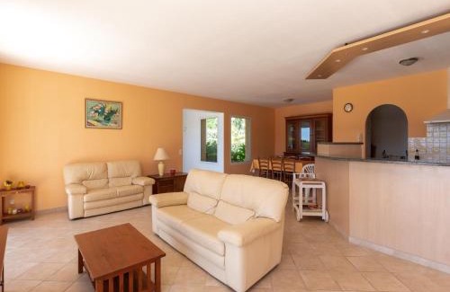 Calcatoggio Villa | Spacious Villa with Pool