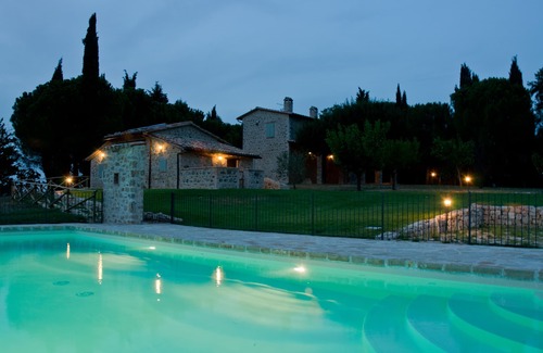Gualdo Cattaneo Villa | Spacious villa with swimming pool in stunning scenery and picturesque villages