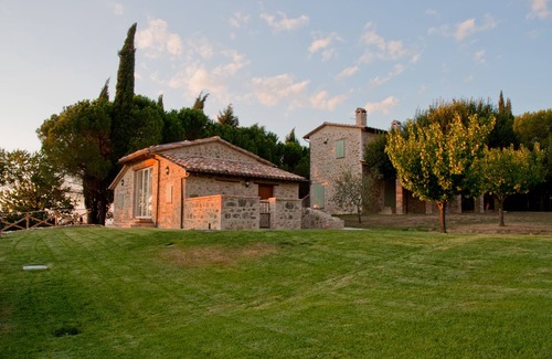 Gualdo Cattaneo Villa | Spacious villa with swimming pool in stunning scenery and picturesque villages