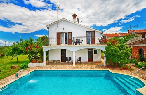 Baserinka Villa | Spacious Villa Lanima - peaceful location