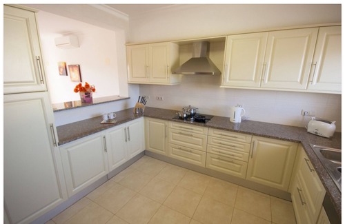Budens Villa | Spacious Villa on edge of Portuguese Village close to stunning beaches/amenities