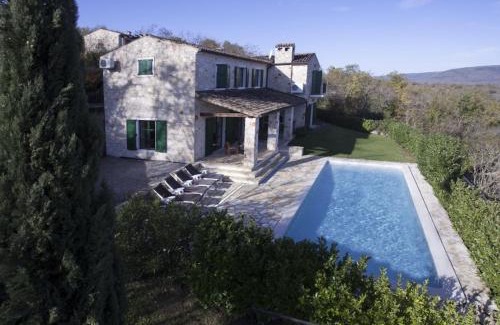Brkac Villa | Spacious villa with 10x5m pool, aircon. Rural retreat, stunning views.