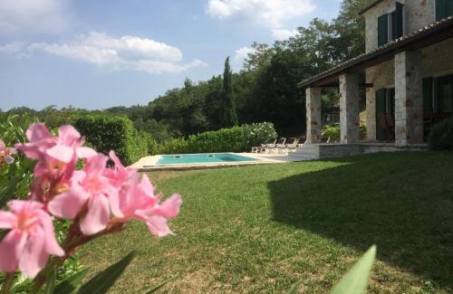 Brkac Villa | Spacious villa with 10x5m pool, aircon. Rural retreat, stunning views.