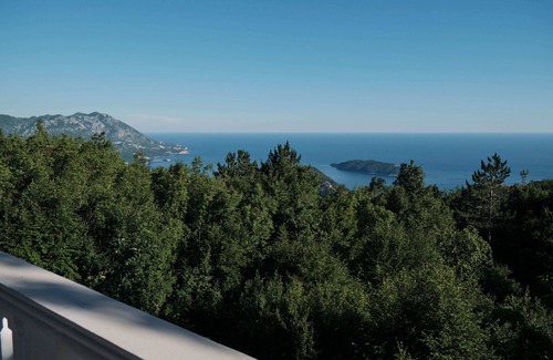 Lapcici Villa | Spacious villa with a fantastic view and a swimming pool