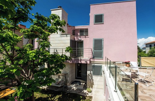 Split Villa | Spacious Villa with Hot Tub