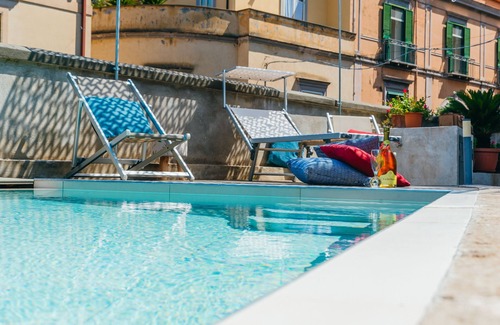 Sant'Agnello Villa | Spacious Villa with 4 rooms, pool, solarium & garden