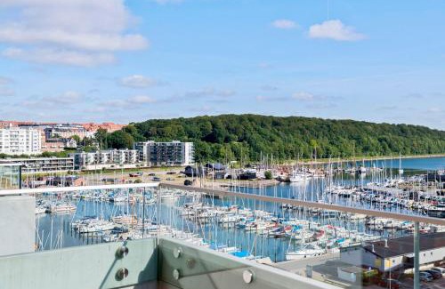 Aarhus C Apartment | Spacious waterfront apartment with marina and sea view