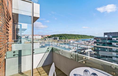 Aarhus C Apartment | Spacious waterfront apartment with marina and sea view