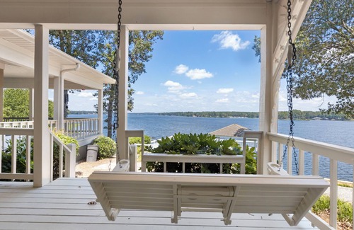 Wetumpka House | Spacious Waterfront House with dock on beautiful Lake Jordan