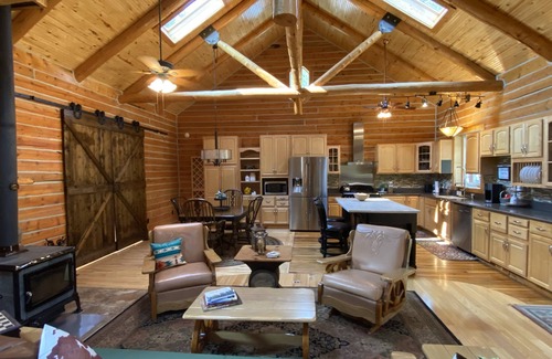 Riverside Cabin | Spacious Western Lodge | Sleeps 10 | Rustic Luxury in Riverside, Wyoming