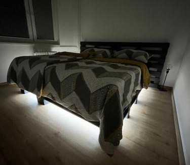 Hradec Kralove Apartment | Spaní na paletách kousek od centra Hradce Králové