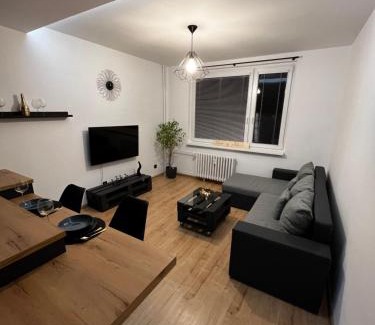 Hradec Kralove Apartment | Spaní na paletách kousek od centra Hradce Králové