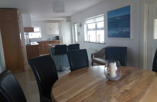 Spanish Point House | Spanish Point, Executive accommodation along rugged coastline