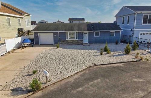 Mystic Island House | Spar ct cottage
