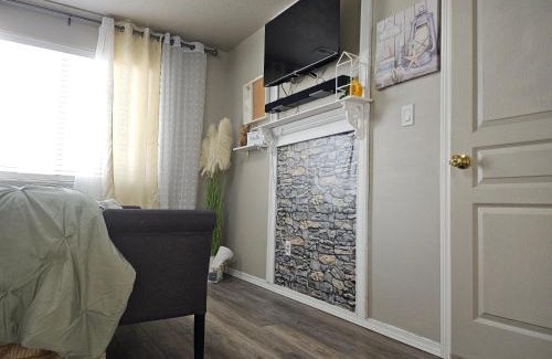 Pasco House | spare private luxury room