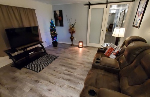 New Victoria House | Sparkling 2 bdrm home a few minutes from beach & lighthouse