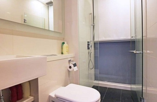 Tanjong Pagar Apartment | SPARKLING 2BR in CBD; Singapore