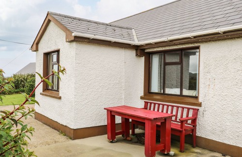 Malin Cottage | SPARKLING WATERS, pet friendly in Ballygorman, County Donegal