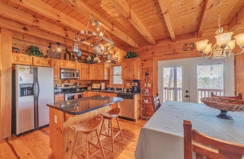 Lake Lure Cabin | Sparrow's Nest 2 Bed Cabin located in Peaceful Gated Community with lake access