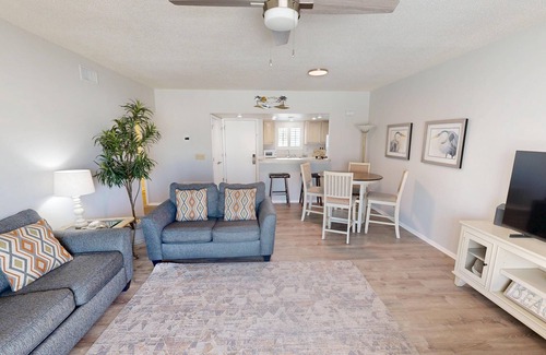 Holiday Isle Condo | SPC 1149 - Dog Friendly Gulf Front 2 BR with Free Seasonal Bch Service for 2