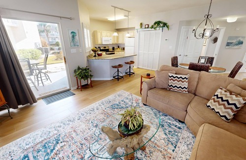 Holiday Isle Condo | SPC 9136 - Ground Floor 2 BR short walk to beach. Newly Renovated.