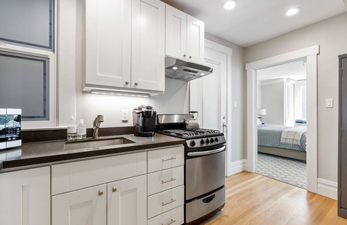 Russian Hill Apartment | Special Fall Pricing: 45+ FIVE STAR REVIEWS!